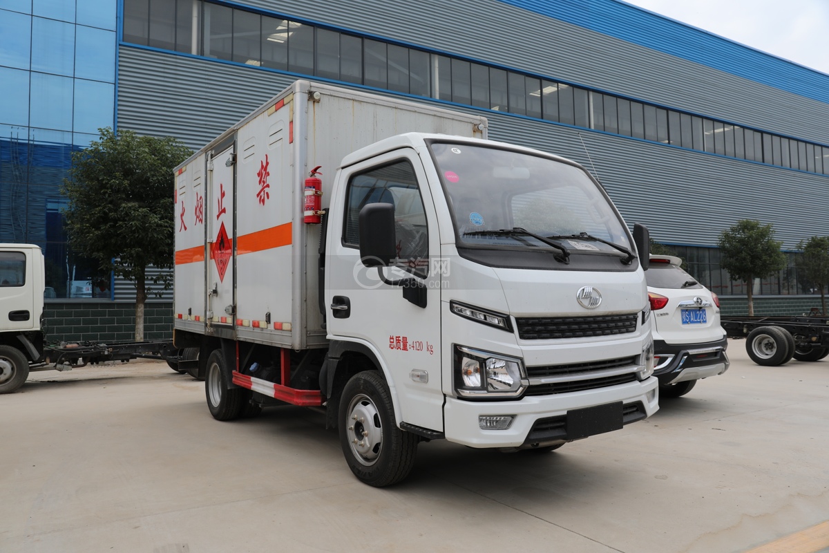 跃进福运S80国六3.1米易燃气体厢式运输车