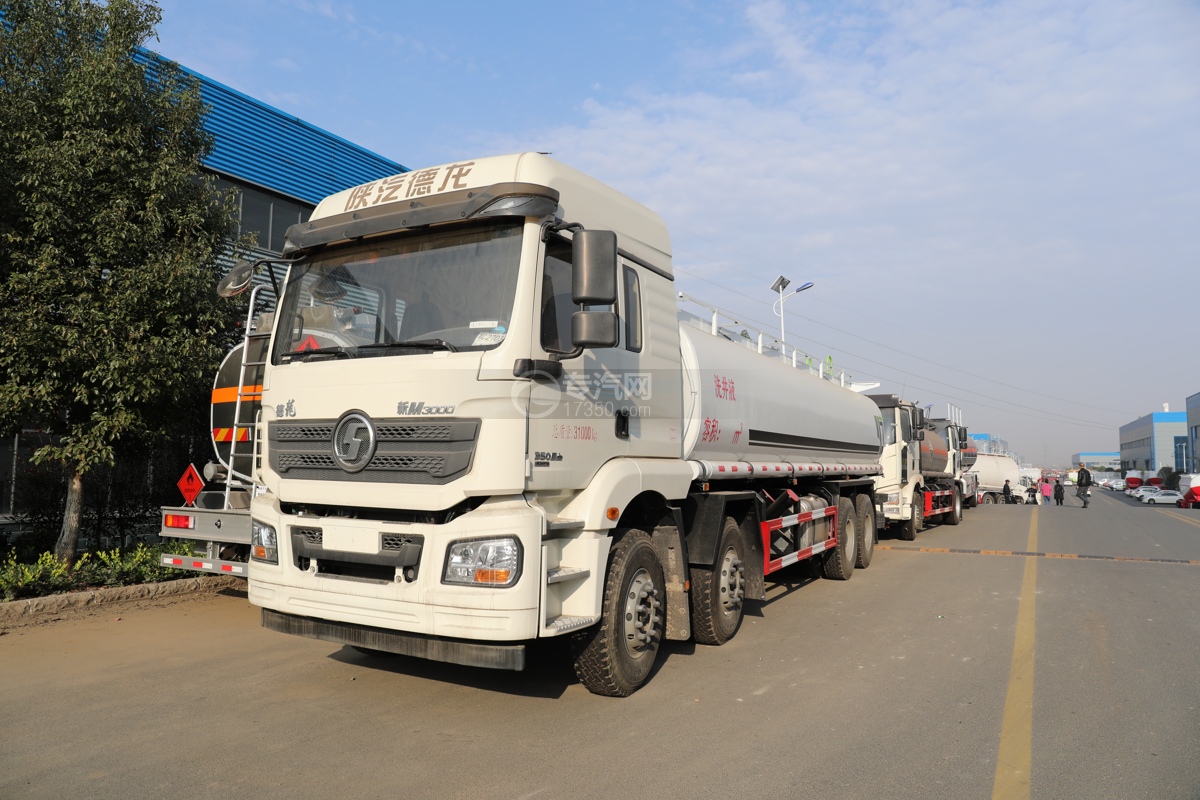 陕汽德龙新M3000前四后八国六27.7方供液车