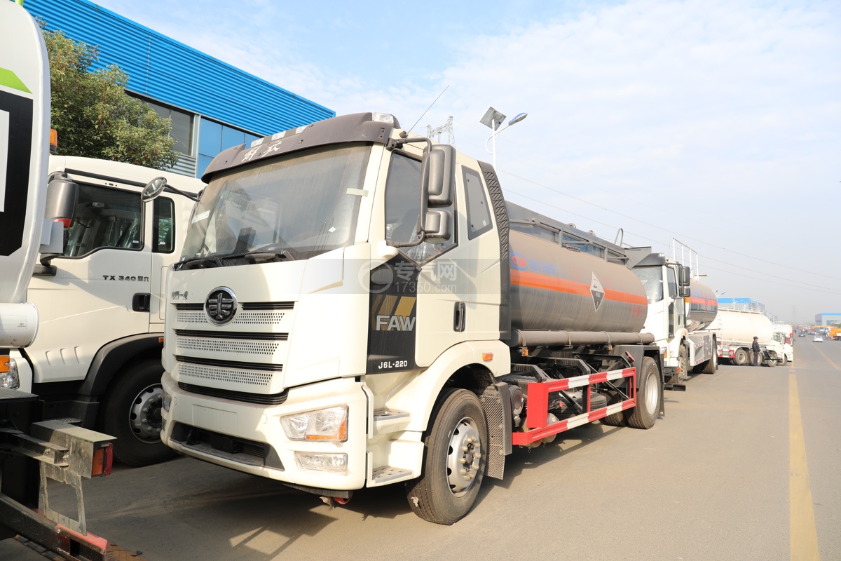 解放J6L国六9.4方腐蚀性物品罐式运输车