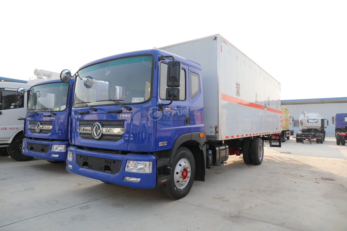 东风多利卡D9国六7.65米杂项危险物品厢式运输车