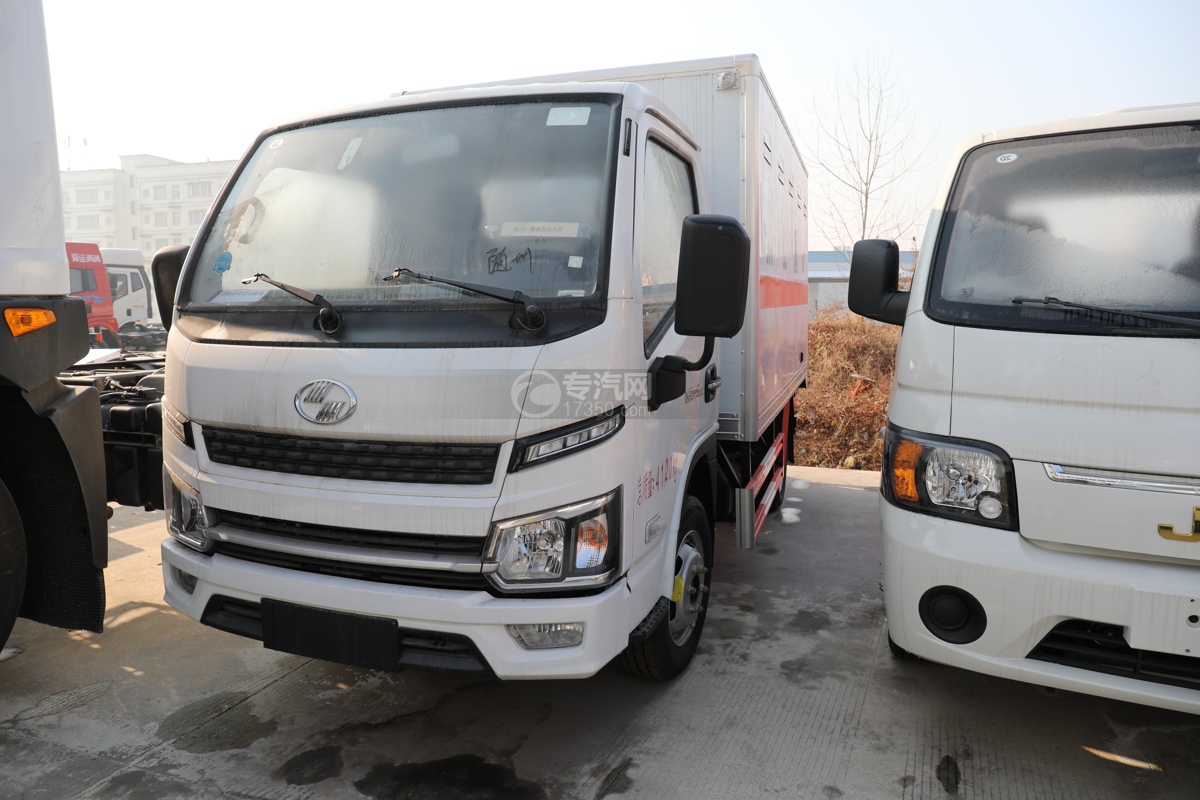 跃进福运S80国六3.4米易燃液体厢式运输车