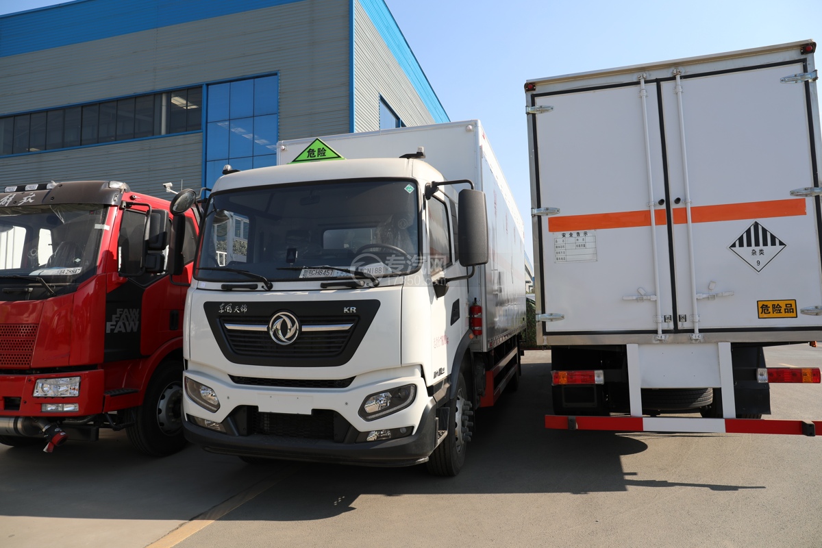 东风天锦KR国六7.5米杂项危险物品厢式运输车