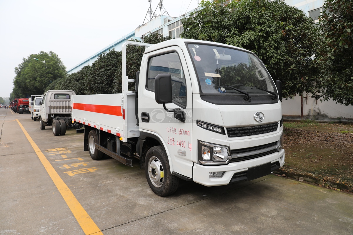 跃进福运S80国六3.36米气瓶运输车（栏板式）