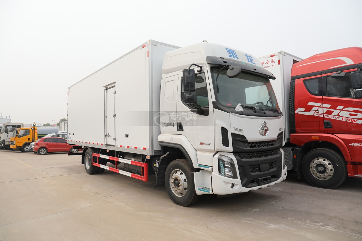 柳汽乘龙H5国六6.8米冷藏车
