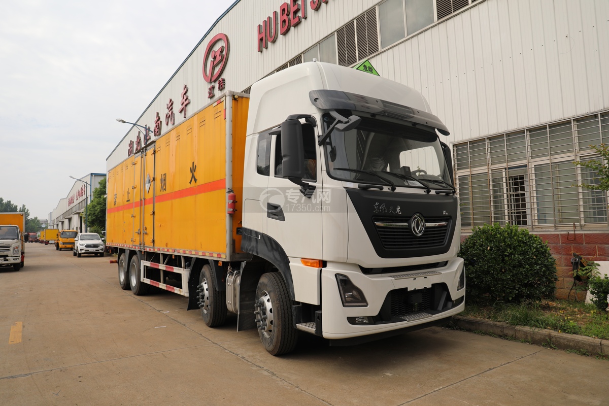 东风天龙KL前四后八国六9.4米杂项危险物品厢式运输车