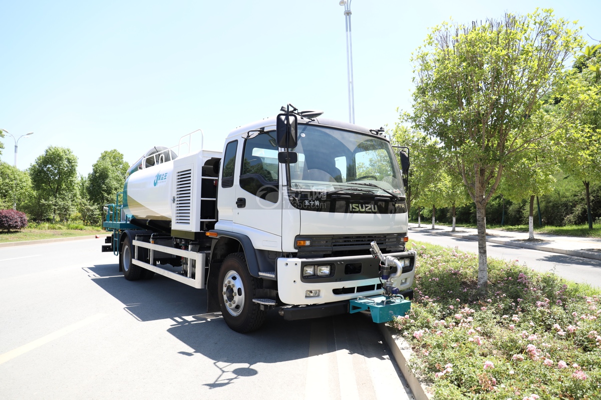 五十铃国六单桥抑尘车（出口）