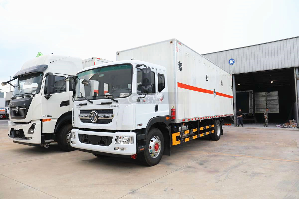 东风多利卡D9国六7.68米杂项危险物品厢式运输车