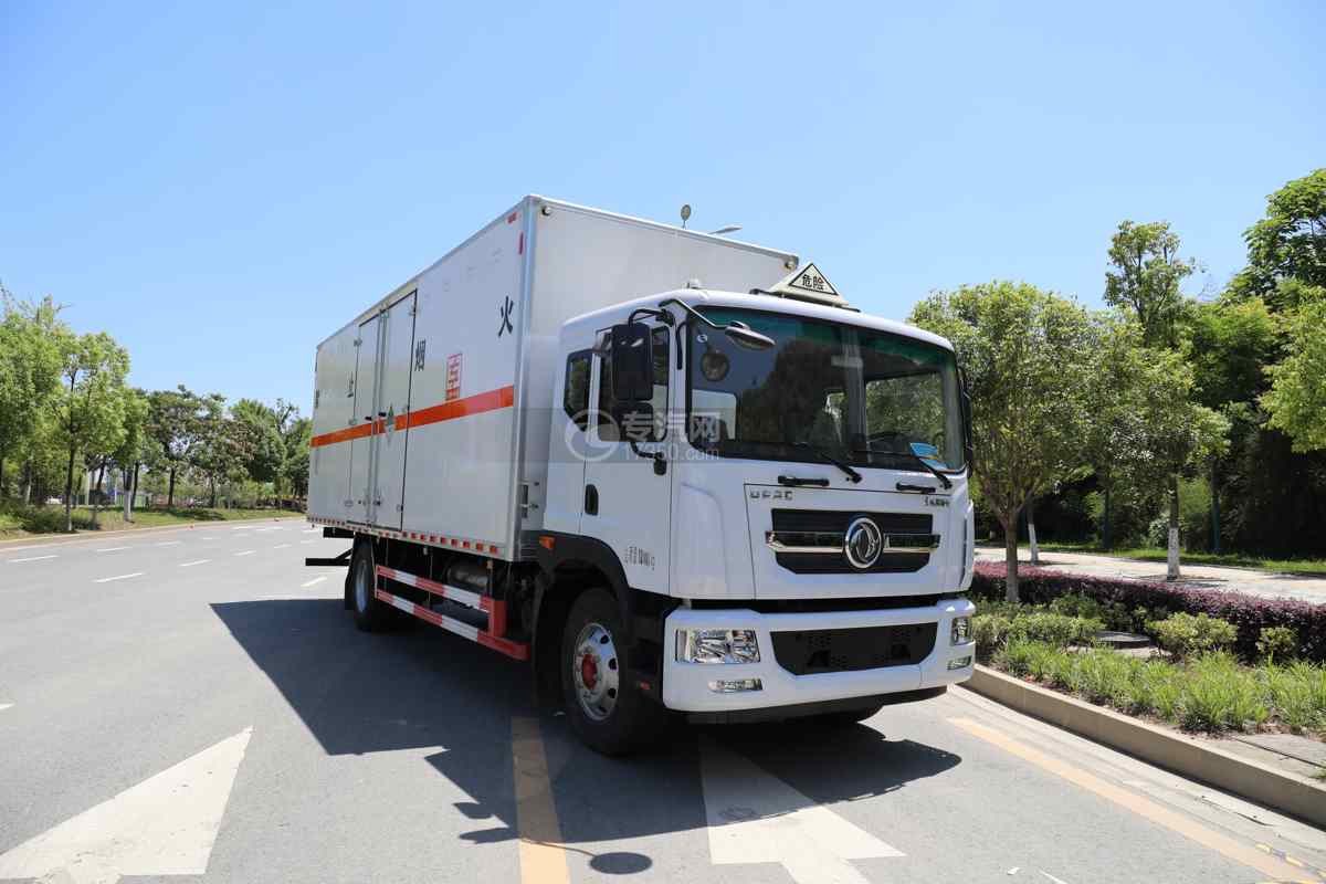 东风多利卡D9国六8米杂项危险物品厢式运输车