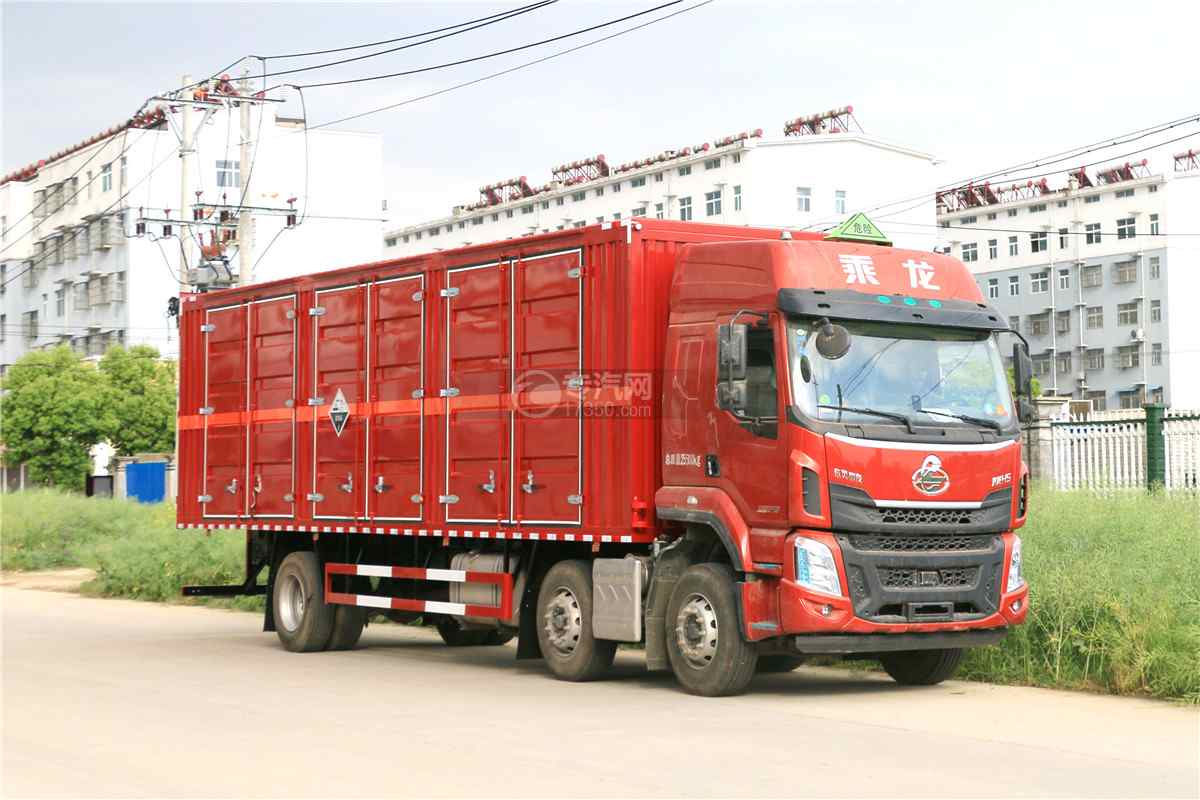 柳汽乘龙H5小三轴国六9.4米杂项危险物品厢式运输车