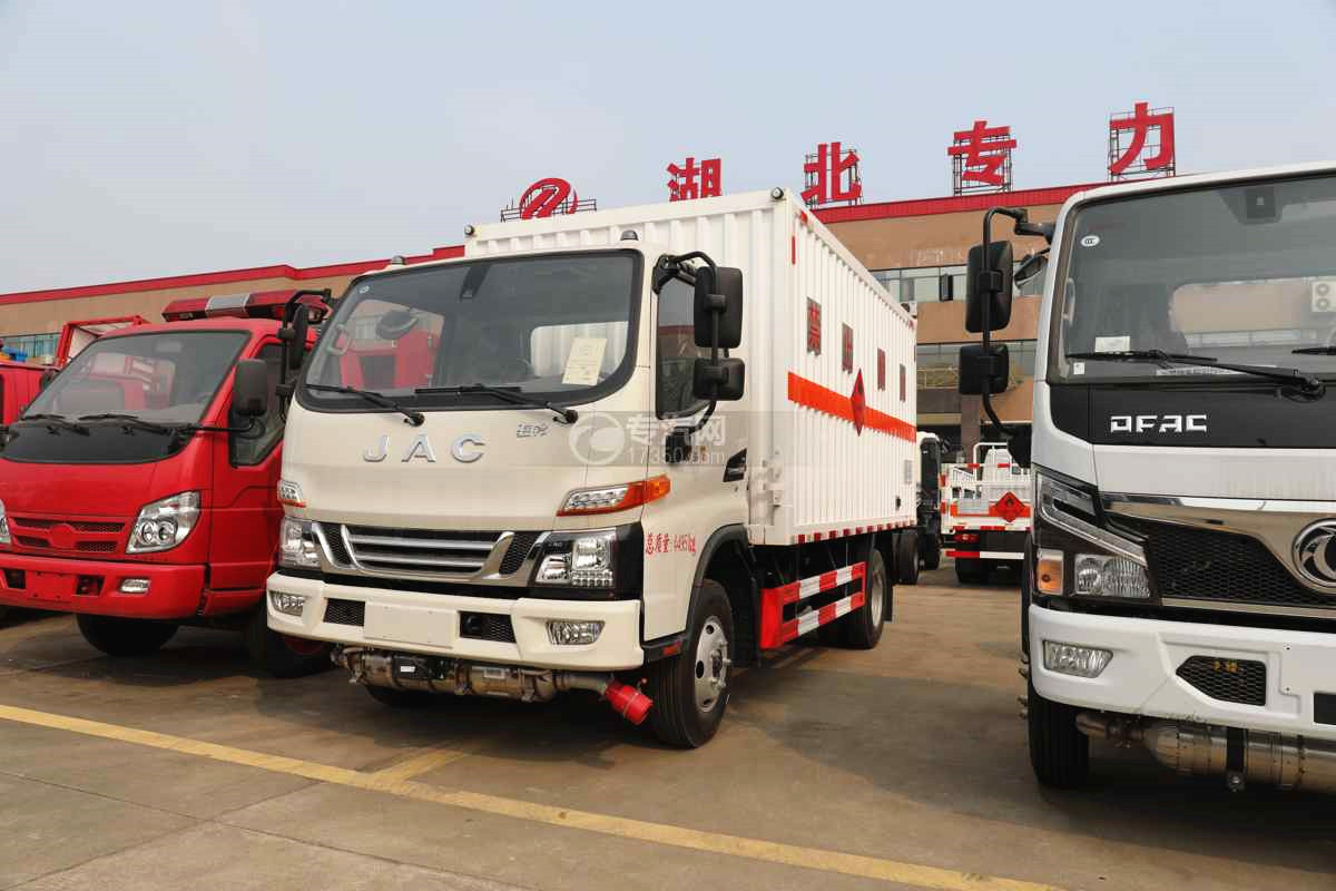 江淮骏铃V5国六4.1米易燃液体厢式运输车