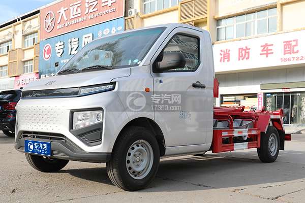 吉利纯电动勾臂垃圾车右前45度图