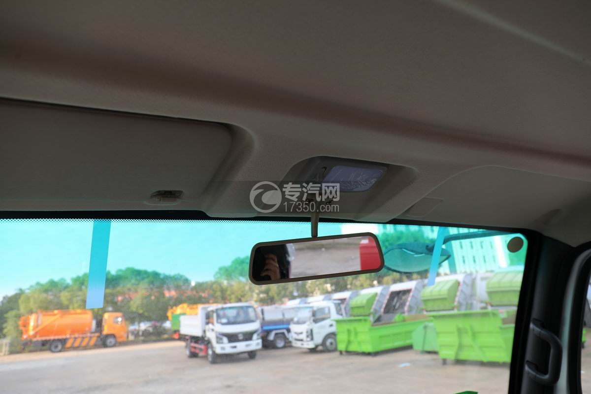 飞碟奥驰V5蓝牌地库勾臂垃圾车驾驶室内后视镜