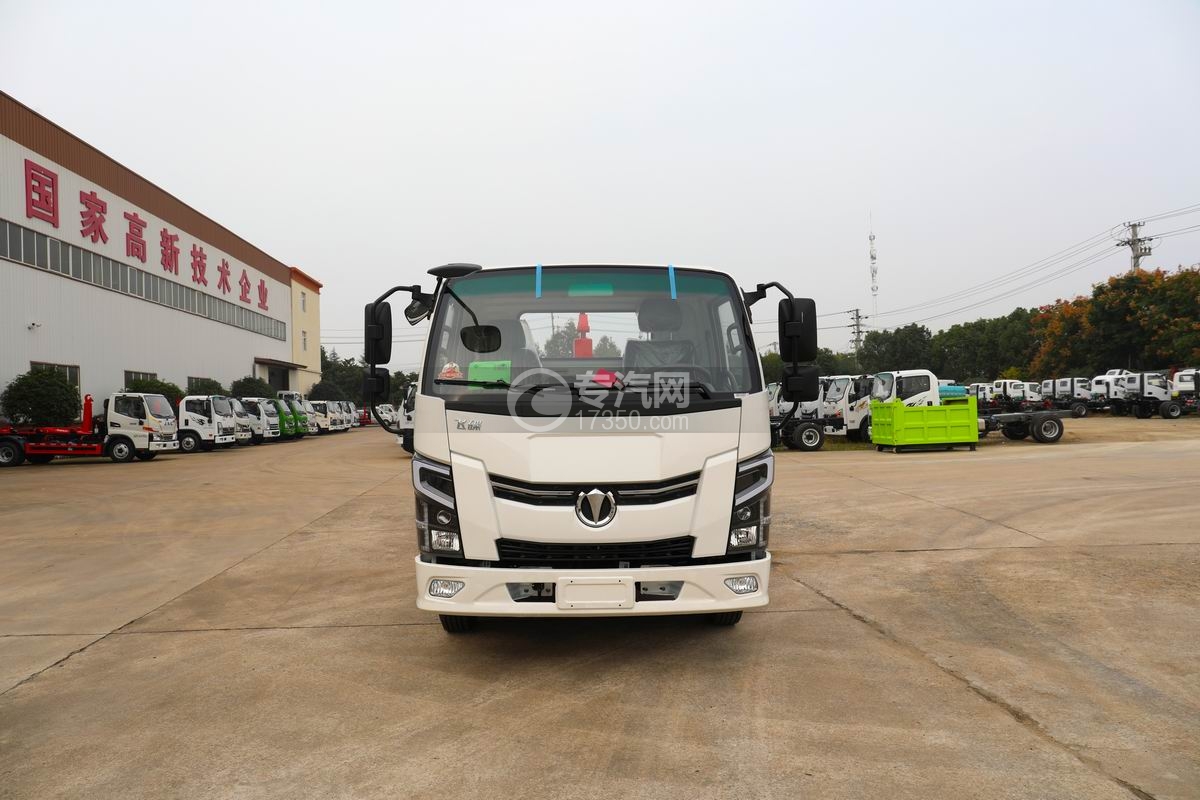 飞碟奥驰V5地库版勾臂垃圾车正前方图