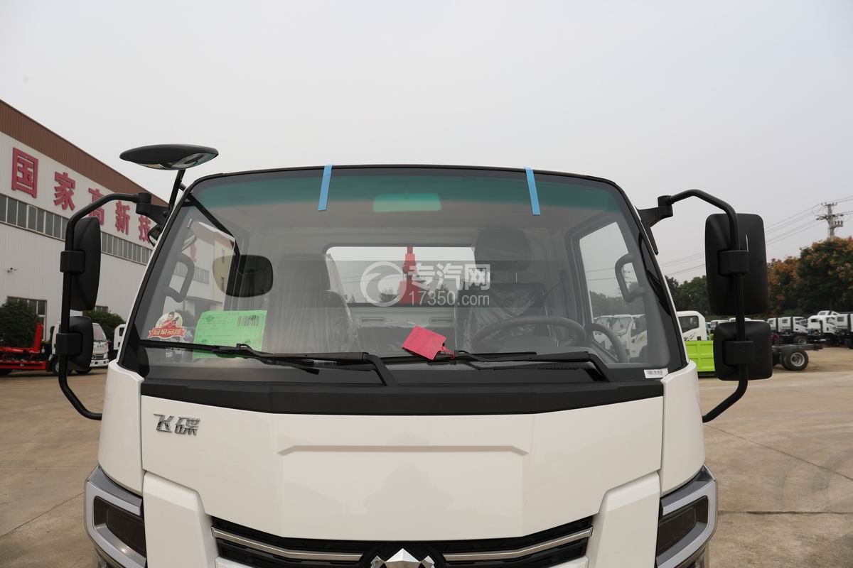 飞碟奥驰V5地库版勾臂垃圾车前挡风玻璃