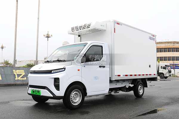 吉利 F1E纯电动冷藏车（小微卡）左前45度图