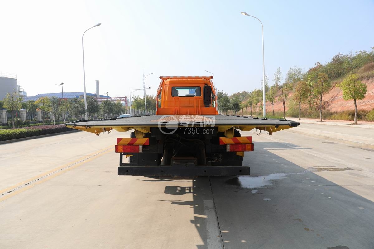 陕汽轩德X6一拖二清障车（18吨）正后方图