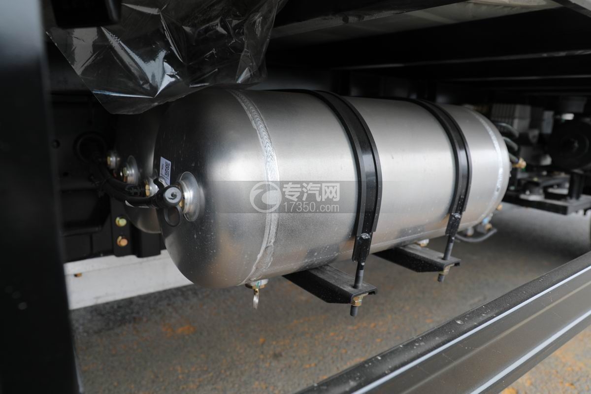 陕汽智云S300冷藏车（165度电）储气罐