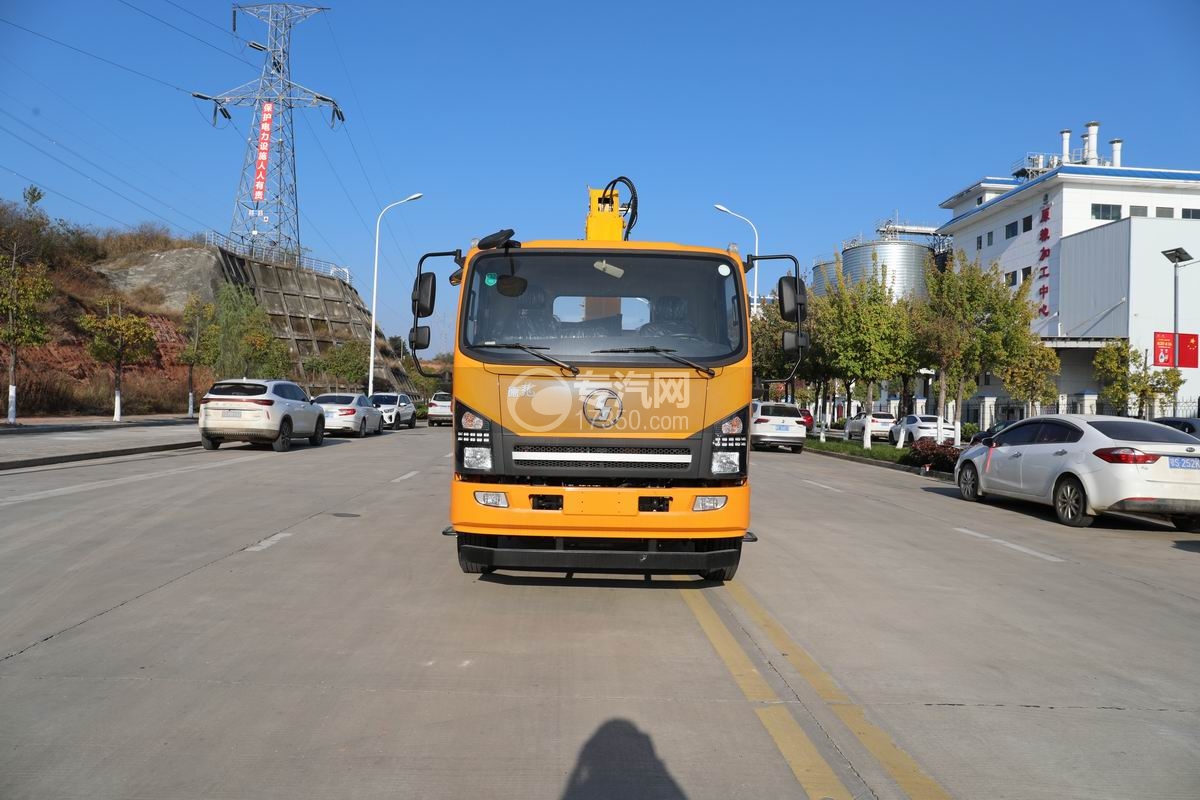 陕汽德龍G1带吊清障车正面图