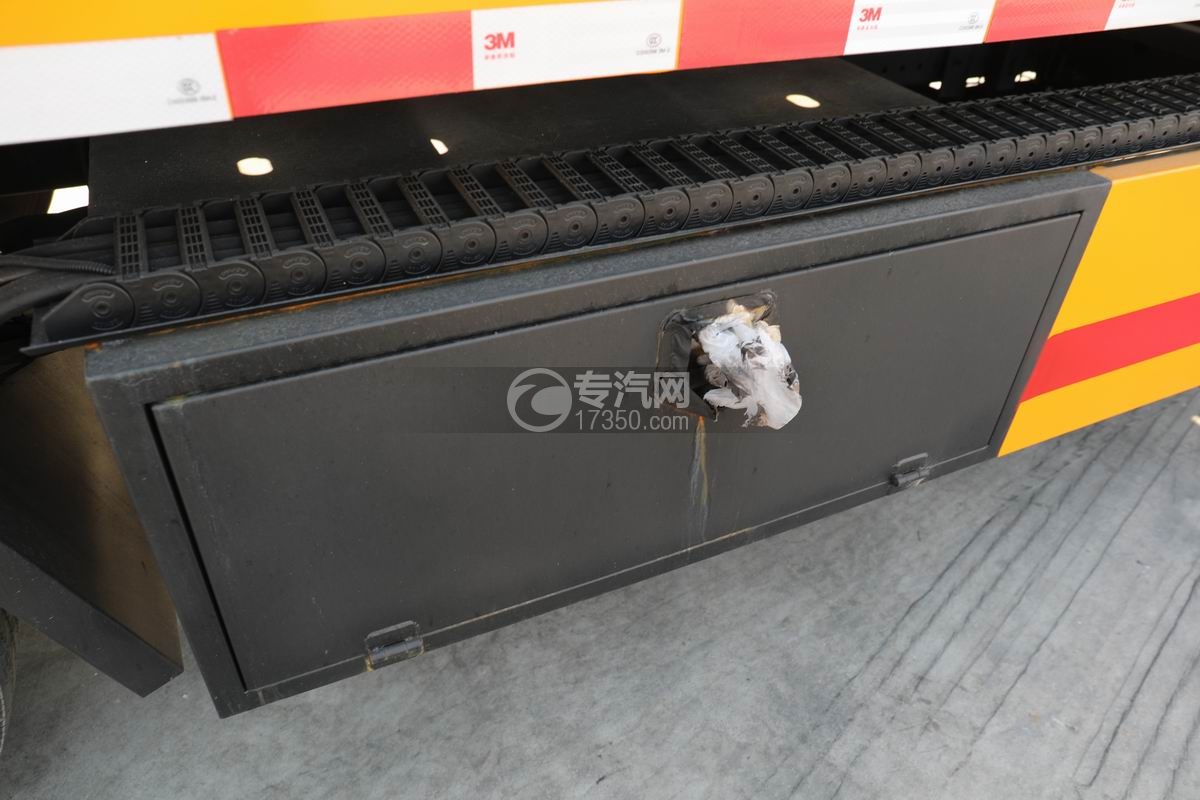 陕汽德龍G1带吊清障车工具箱