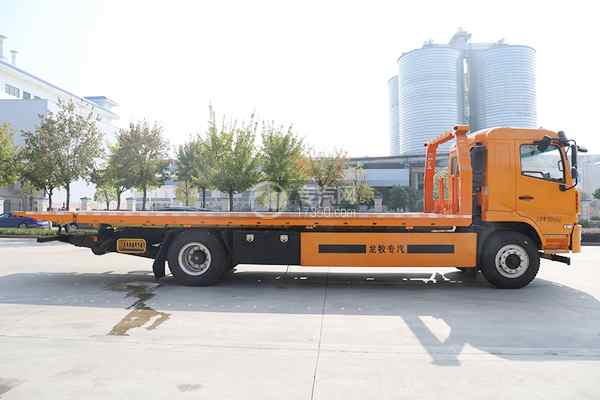 陕汽轩德X6一拖二清障车（18吨）侧面图