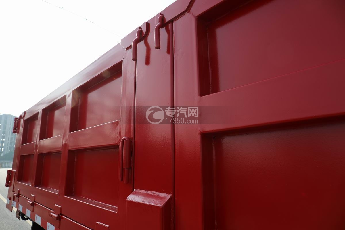 三环创客18吨四驱越野自卸式垃圾车锁紧装置