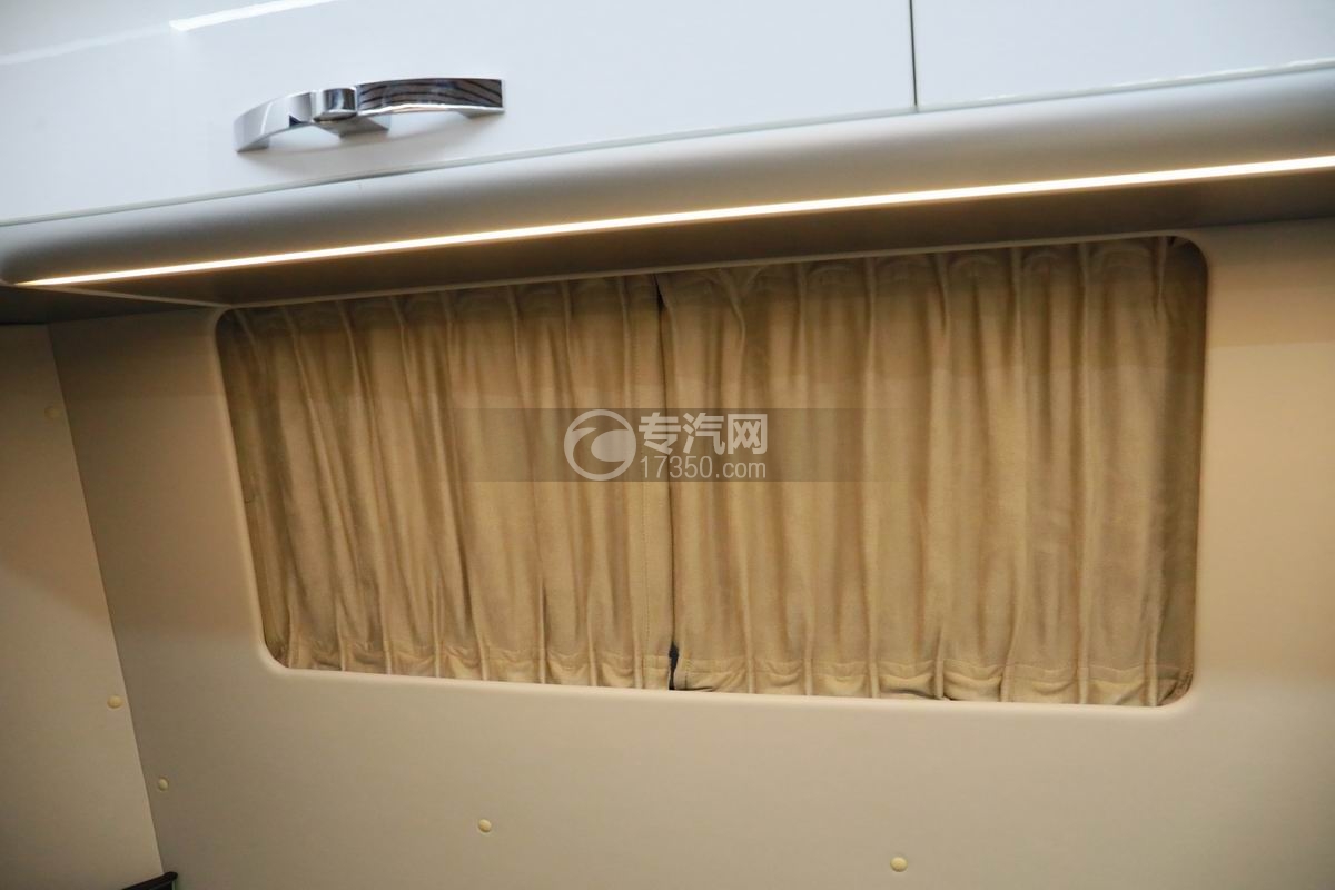 重汽先锋官V宿营车（短轴低顶拼色）隐私帘