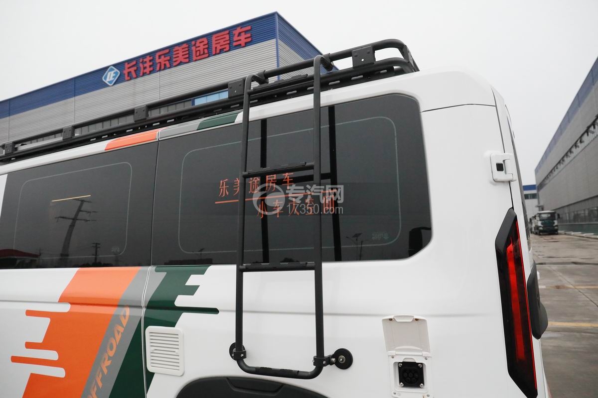 重汽先锋官V宿营车（白色）置物攀爬梯