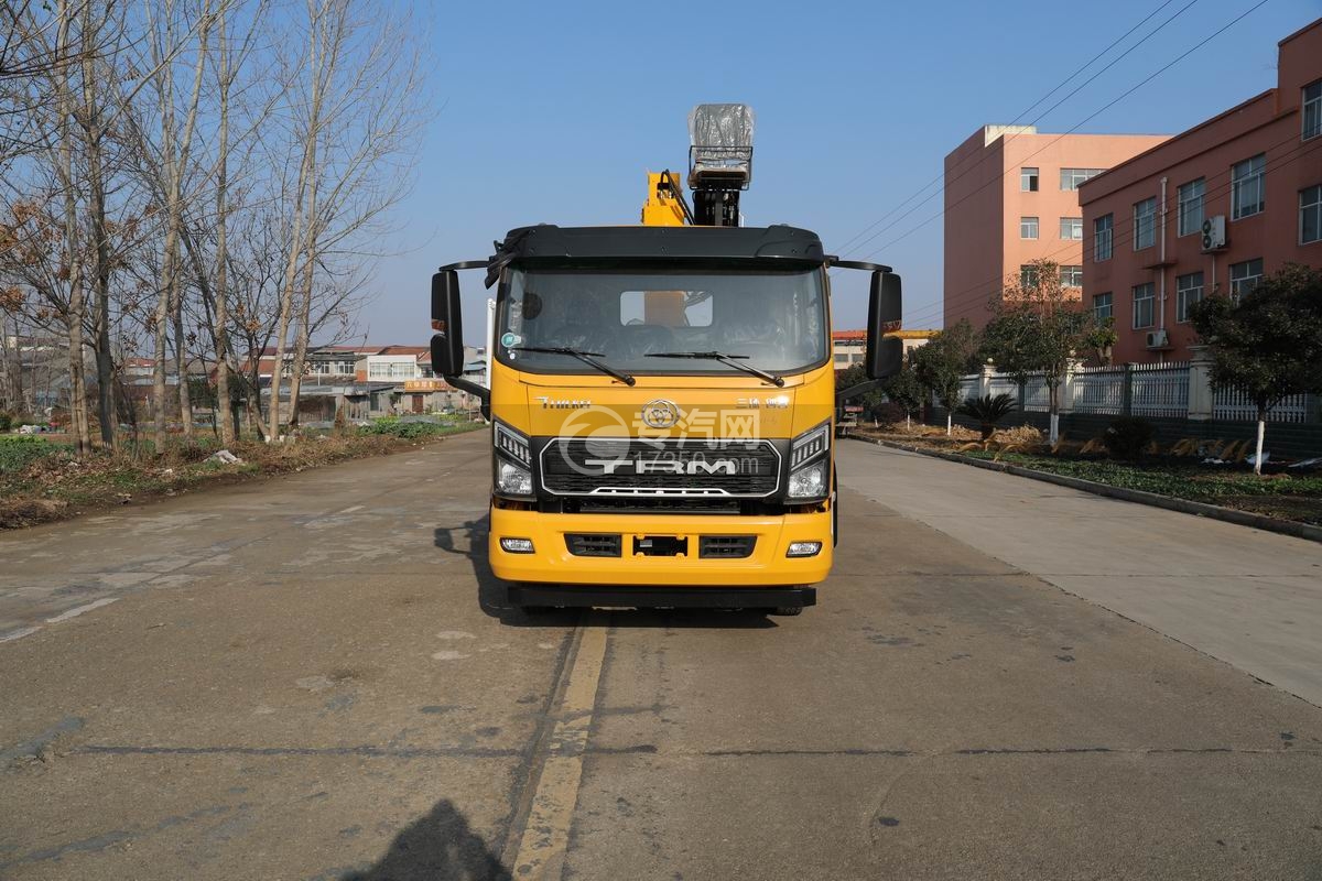 三环创客一拖二带吊清障车（12吨）正前方图