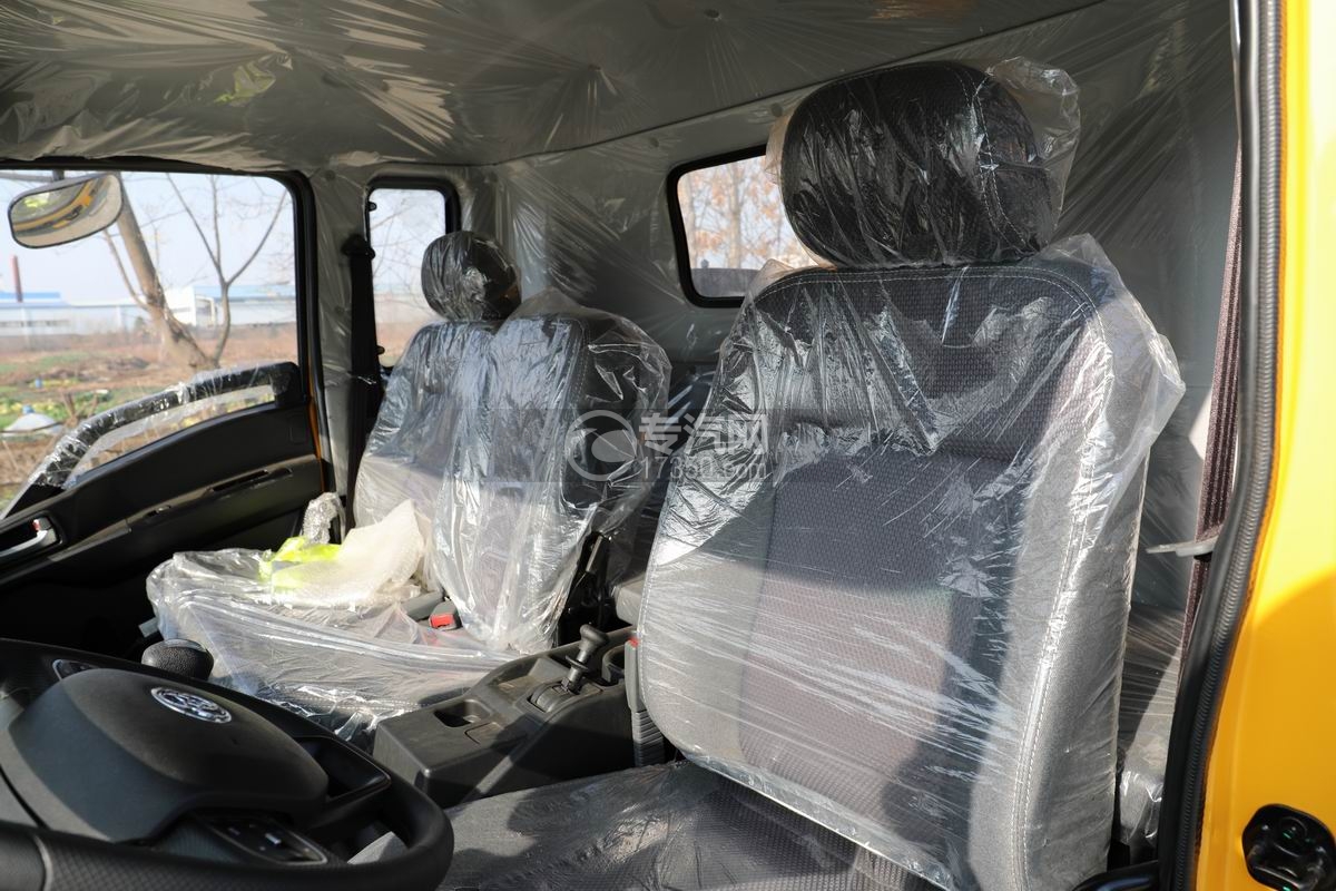 三环创客一拖二带吊清障车（12吨）驾驶室座椅