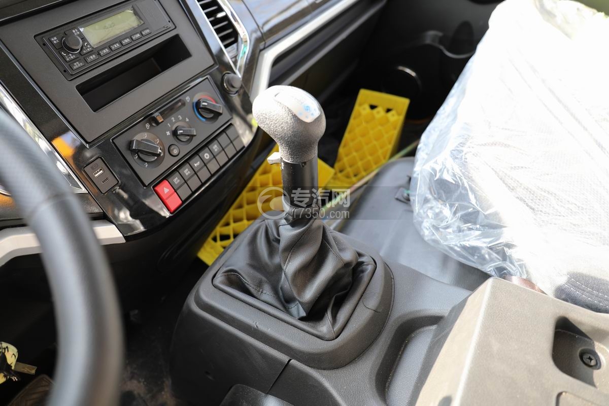 三环创客一拖二带吊清障车（12吨）变速档杆
