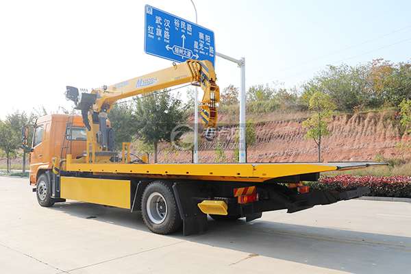 陕汽轩德X6一拖二带吊清障车(18吨)侧后面图