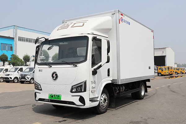 陕汽智云S300（120.27度电）纯电动冷藏车左前45度图