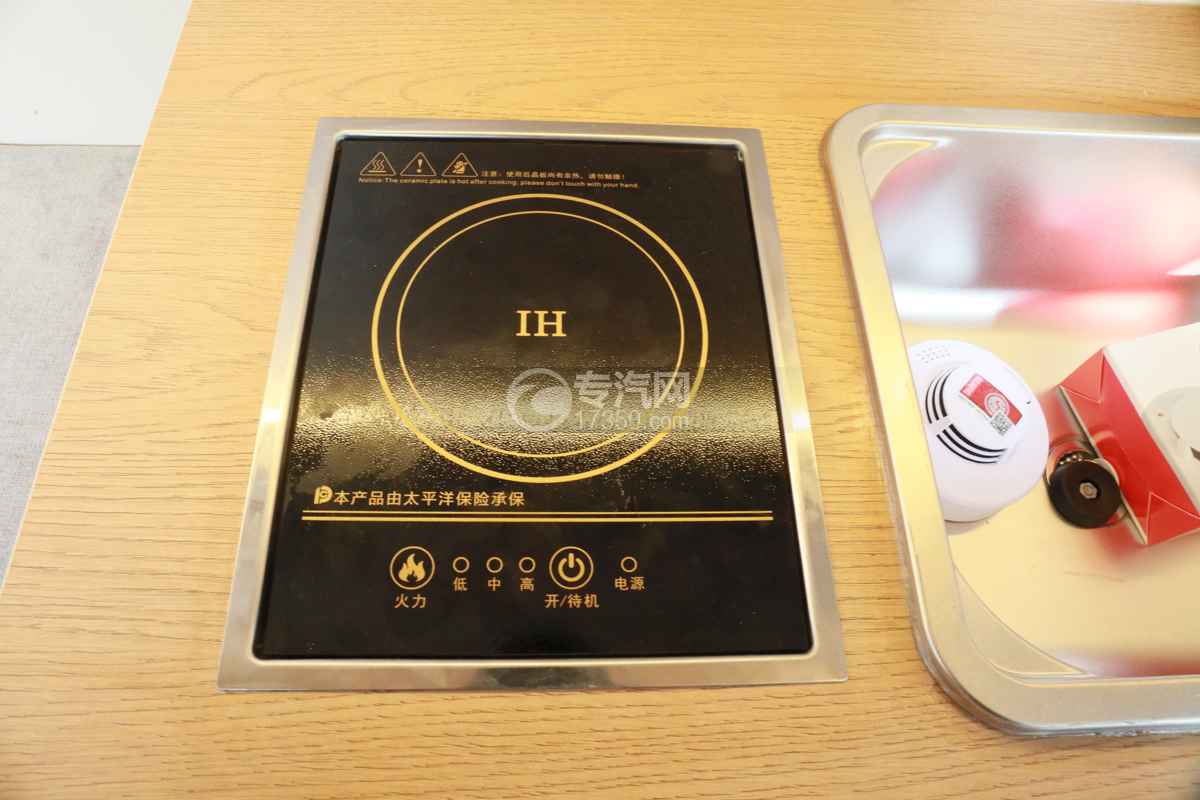 重汽搏胜皮卡旅居车微波炉