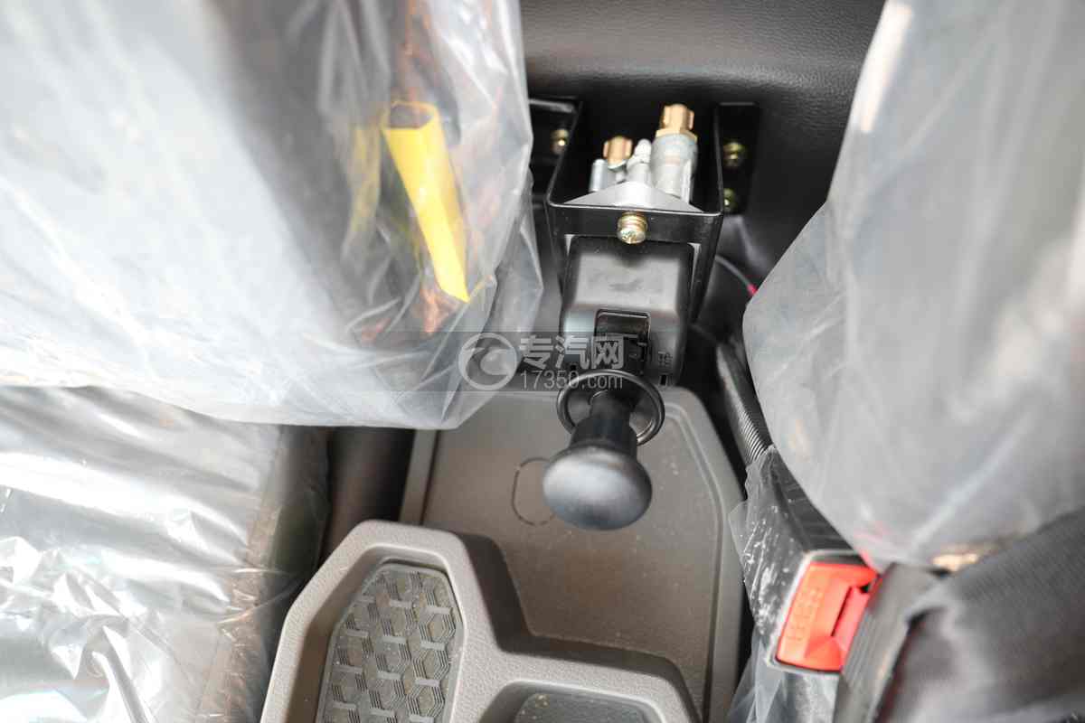 飞碟V5纯电动勾臂垃圾车手刹