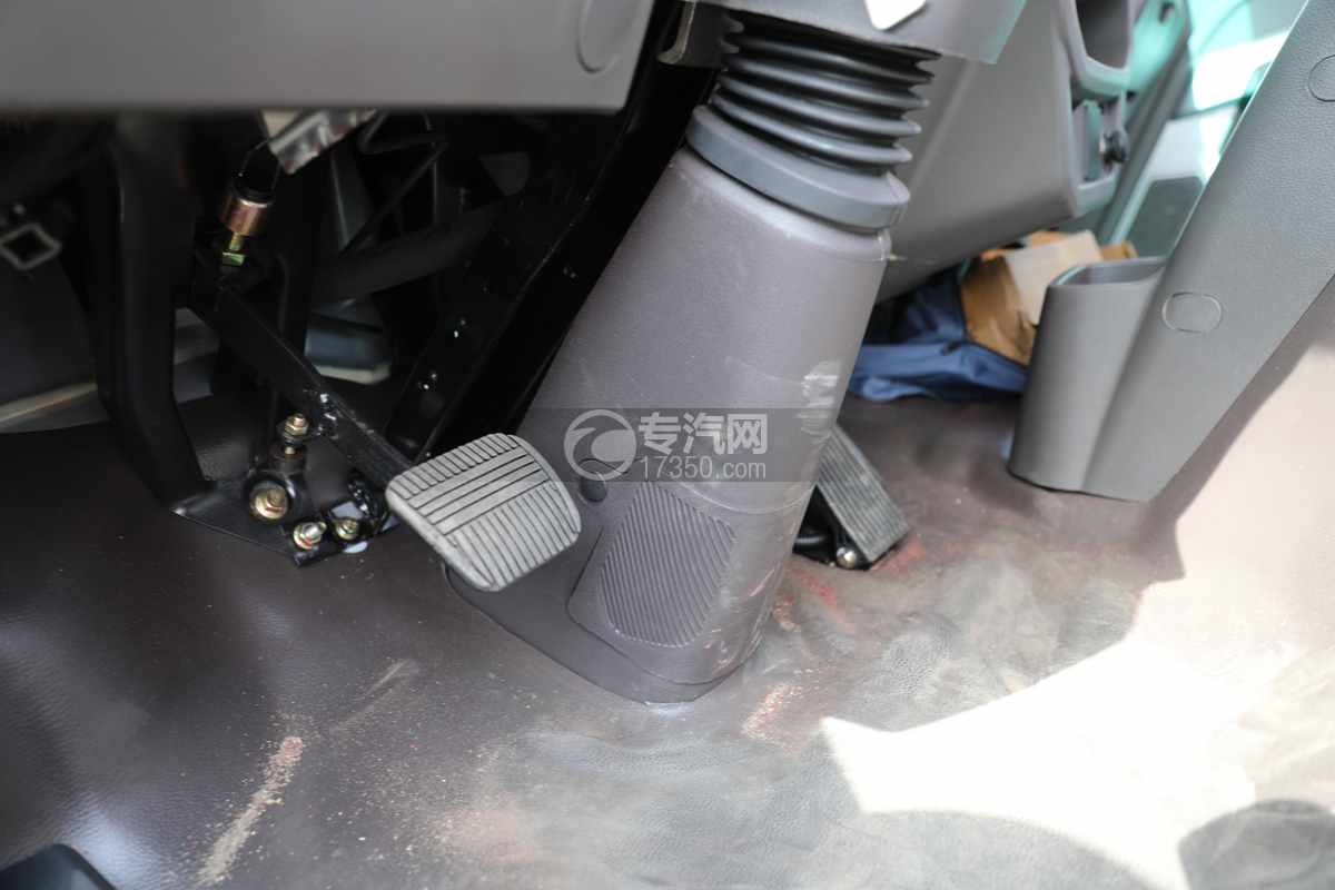飞碟奥驰V6重载蓝牌平板车脚刹板