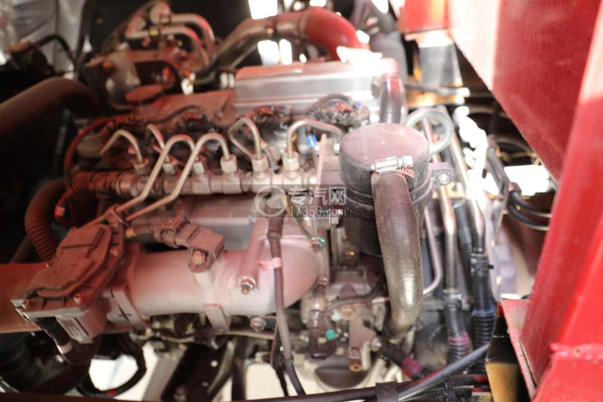 飞碟奥驰V6重载蓝牌平板车发动机