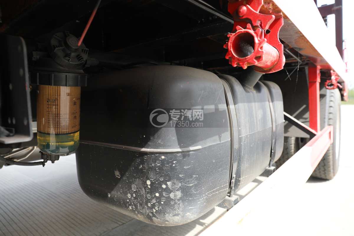 飞碟奥驰V6重载蓝牌平板车柴油滤芯、油箱