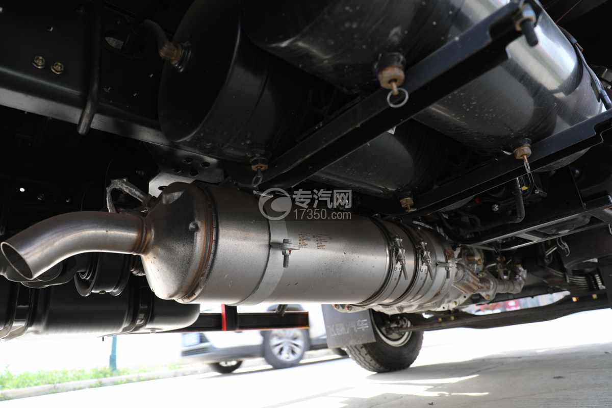 飞碟奥驰V6重载蓝牌平板车排气装置