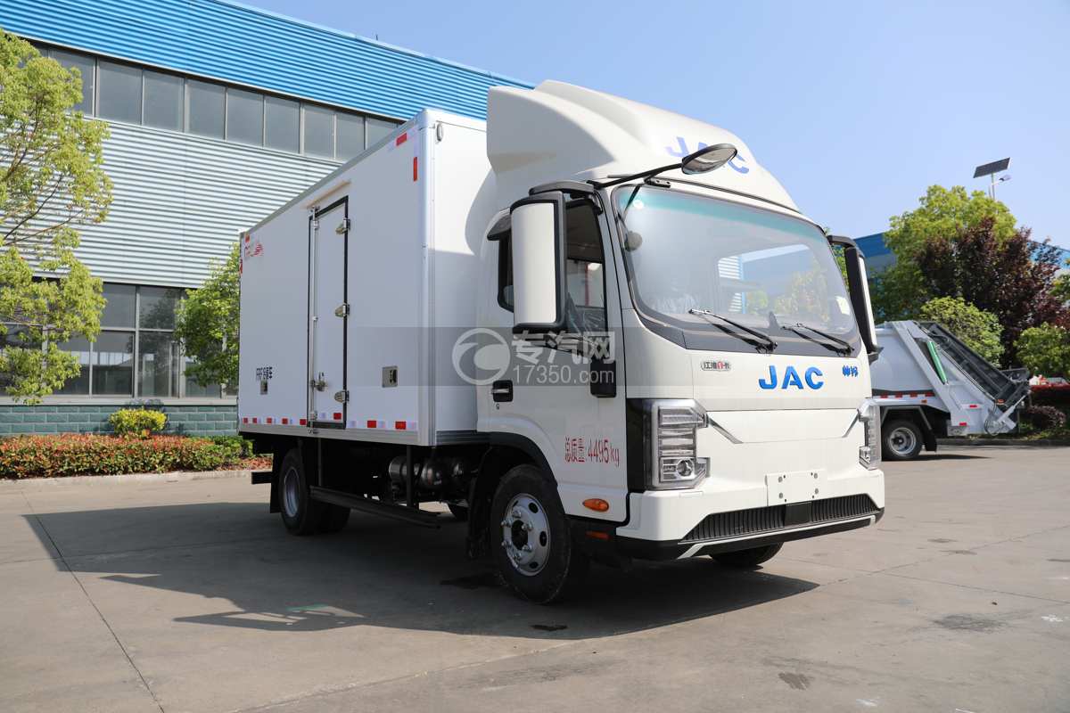 江淮帅铃ES6纯电冷藏车（100.46 kwh)右前45度图