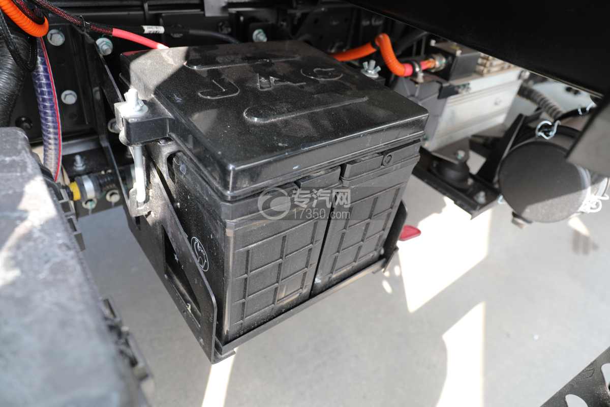 江淮帅铃ES6纯电冷藏车（100.46 kwh)电频
