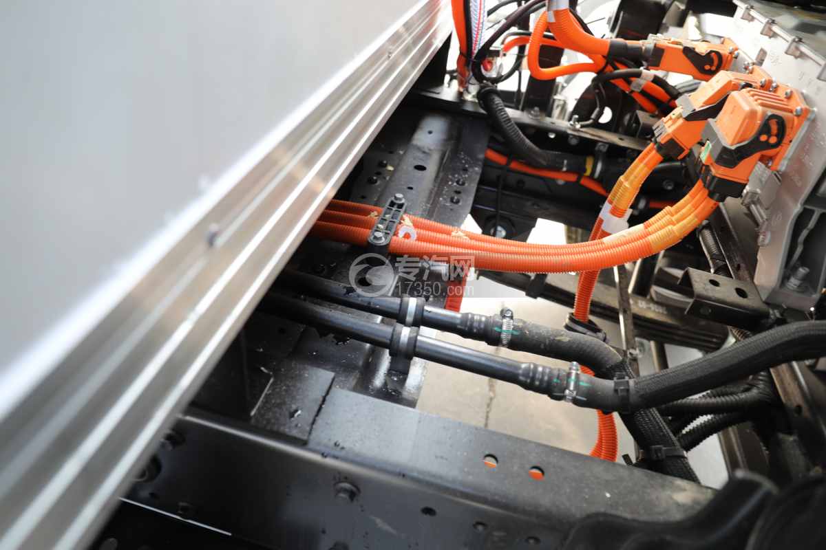 江淮帅铃ES6纯电冷藏车（100.46 kwh)电池、电机