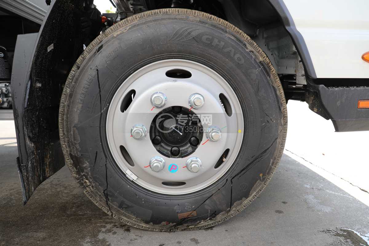 江淮帅铃ES6纯电冷藏车（100.46 kwh)轮胎