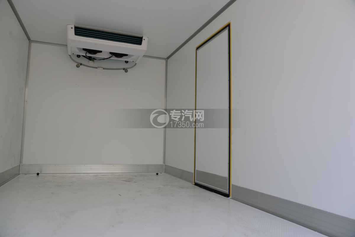 江淮帅铃ES6纯电冷藏车（100.46 kwh)箱体内部细节
