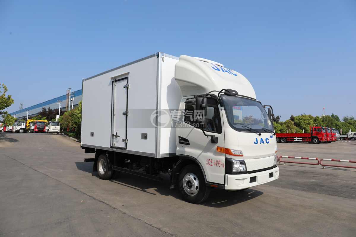 江淮帅铃EV5-100.46Kwh纯电动冷藏车右前45度图