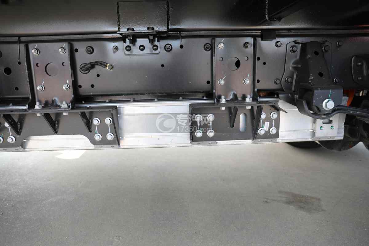 江淮帅铃EV5-100.46Kwh纯电动冷藏车底盘横梁