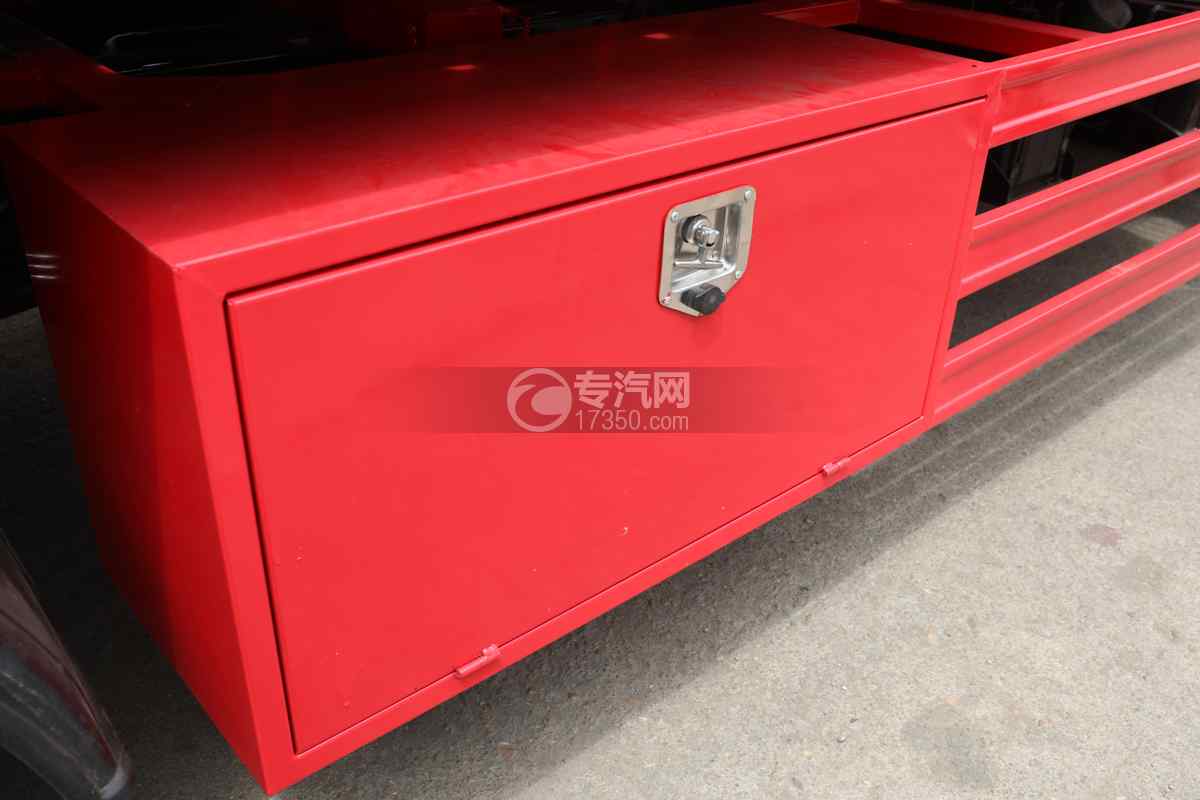 湖北大运一拖二带吊清障车工具箱