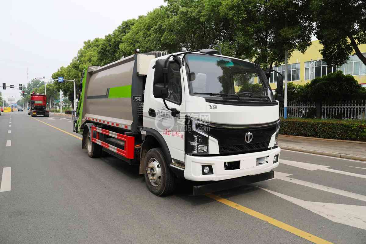 飞碟奥驰V5纯电动压缩垃圾车右前45度图
