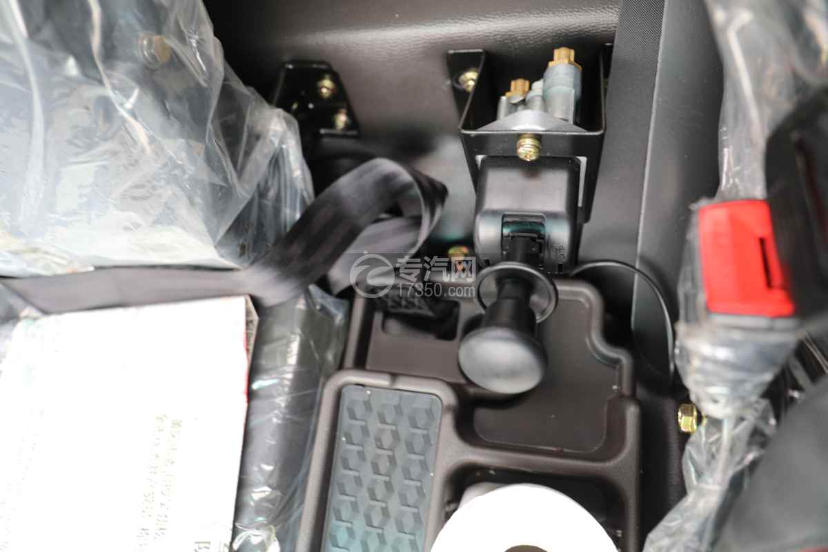 飞碟奥驰V5纯电动压缩垃圾车手刹