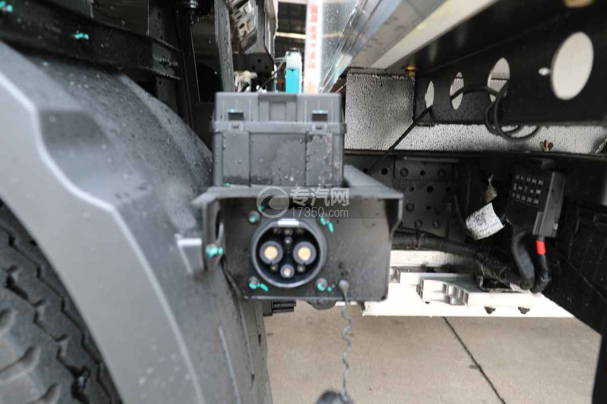 吉利远程T9E（140度电）纯电动冷藏车充电接口