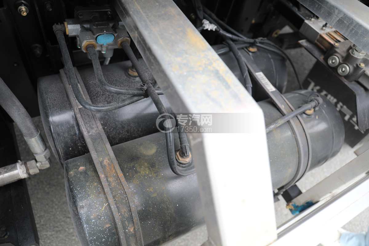 飞碟纯电动 7 方蓝牌餐厨垃圾车储气罐